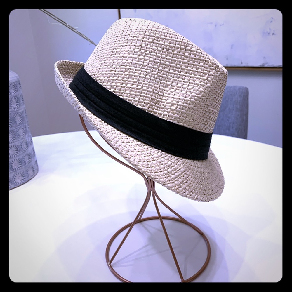 Closet closing- Fedora